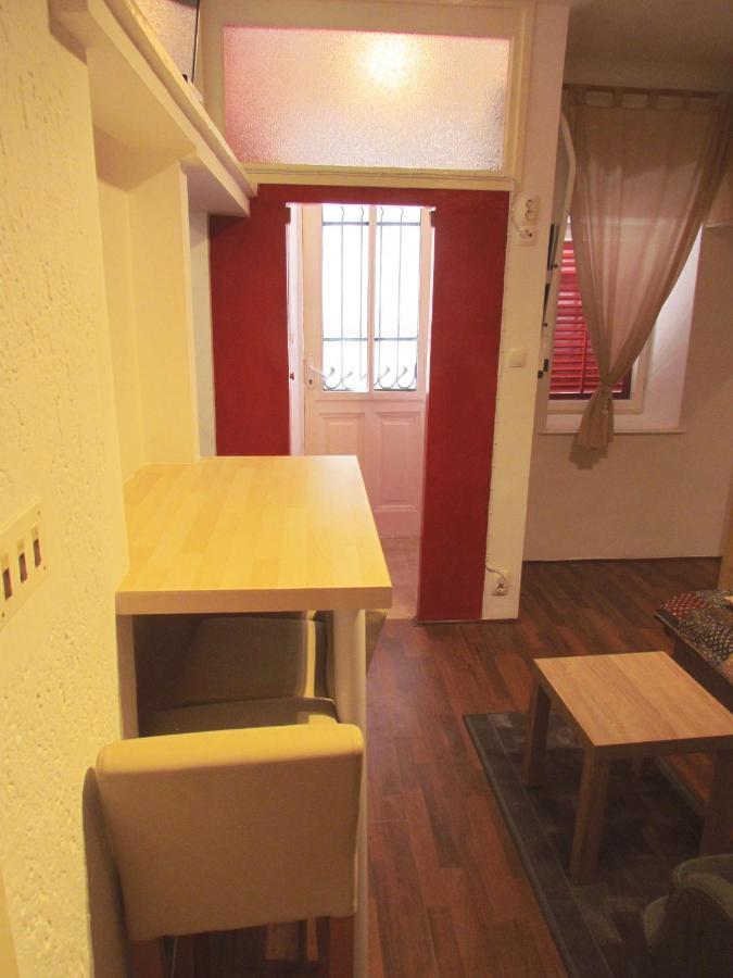 Center Studio Apartment بولا المظهر الخارجي الصورة